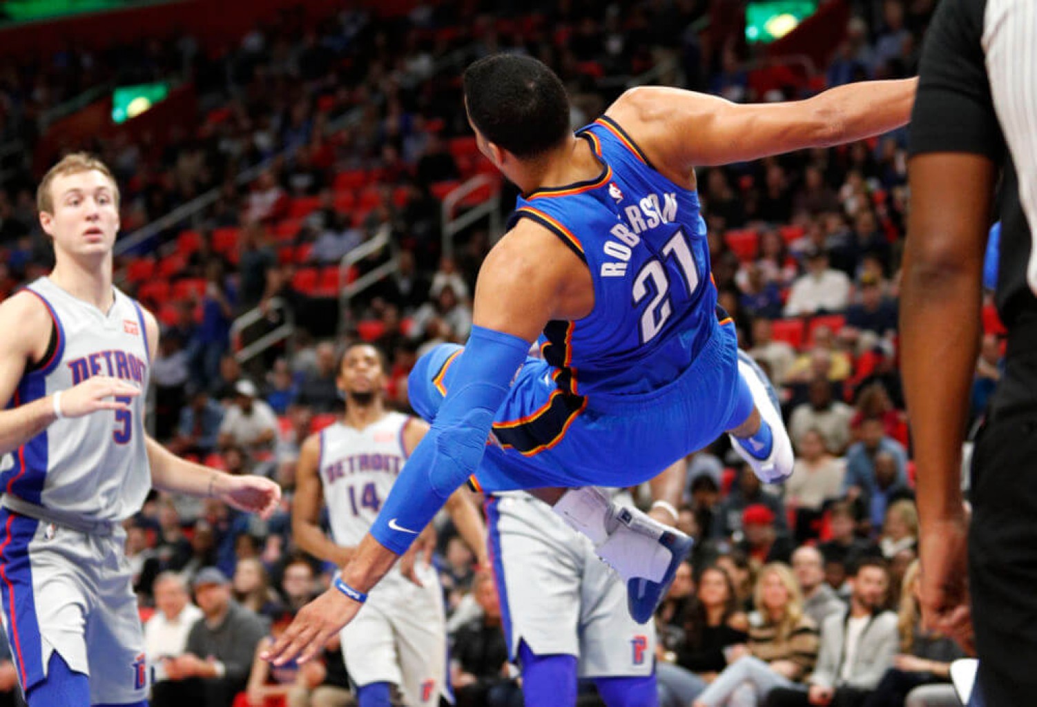 Thunder lucha por encontrar respuestas después de lesion de Roberson