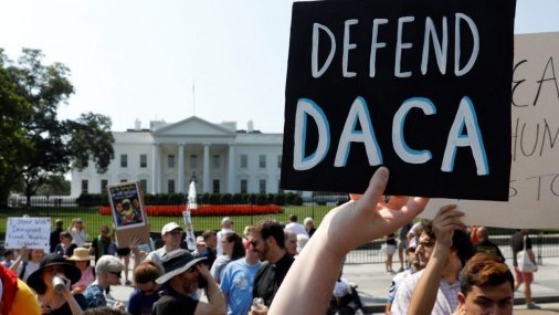 Casa Blanca dice oponerse a solución de corto plazo al DACA