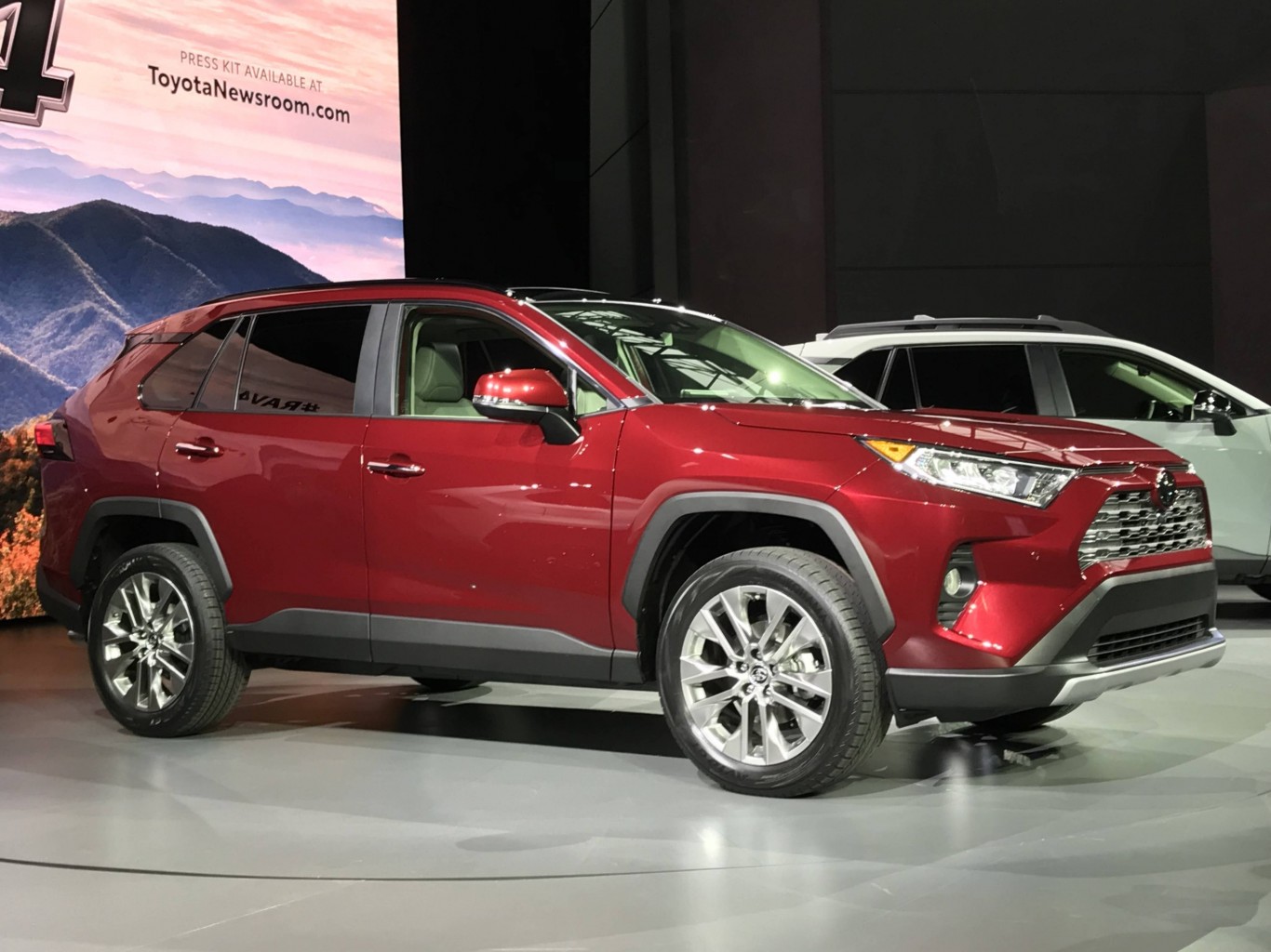 La gran manzana  dió luz al nuevo  Toyota  RAV4  del 2019