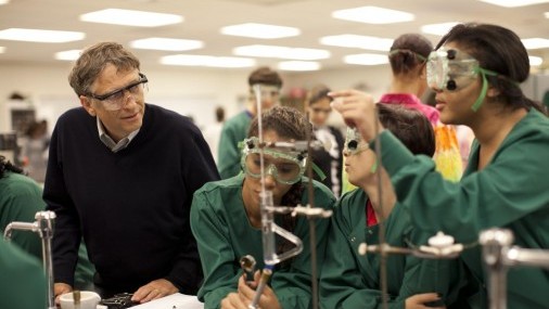 Análisis muestra cómo Bill Gates influye en la política educativa