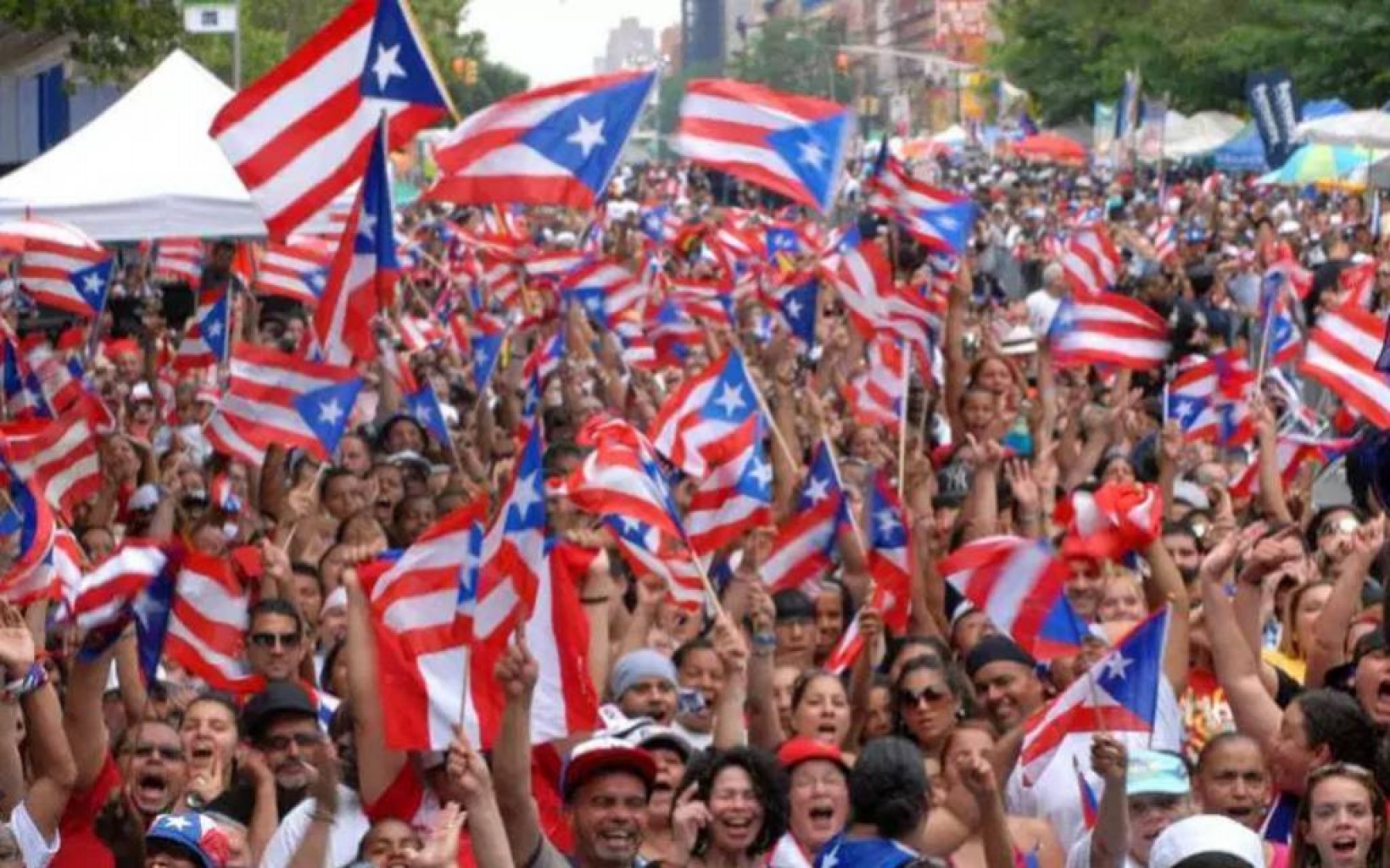 Boricuas celebran  el regreso de la electricidad con recelo