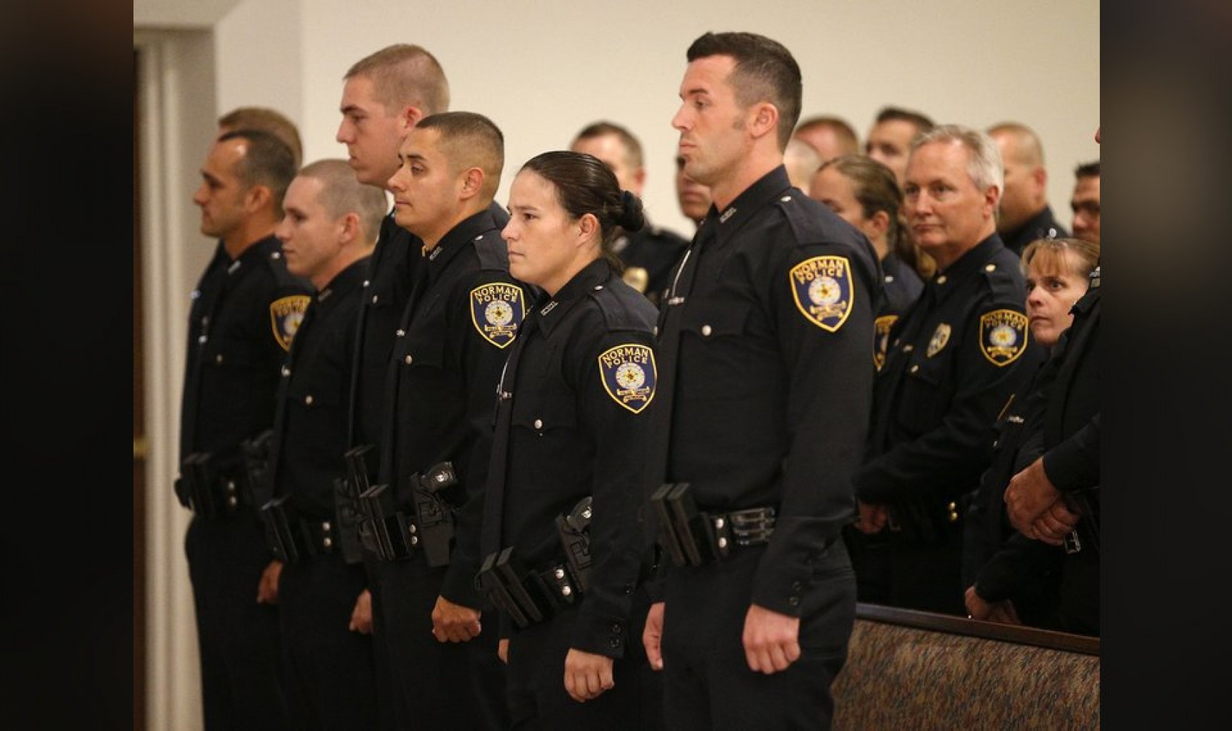 Policía de Norman arresta a Dos por Amenazas a Escuela