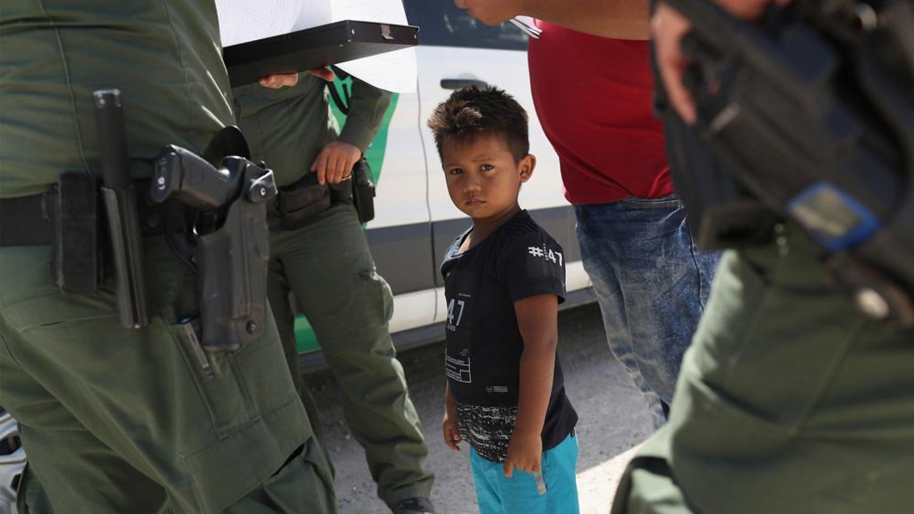 Inmigrantes enfrentan sistema caótico para recuperar hijos