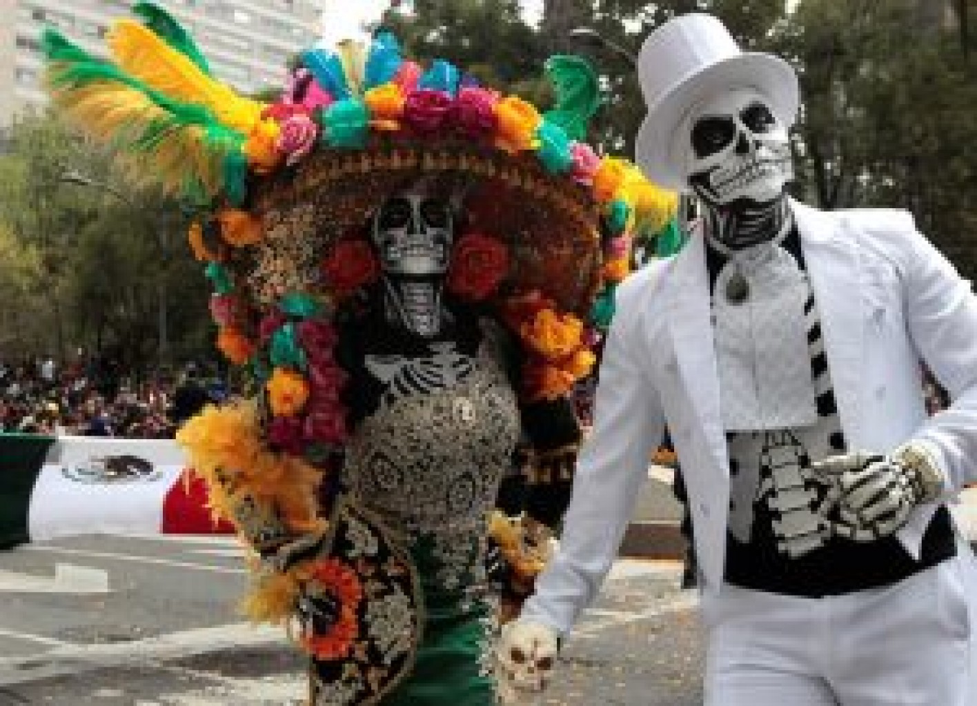 Multitudinario desfile “Día de Muertos” dedicado a la migración
