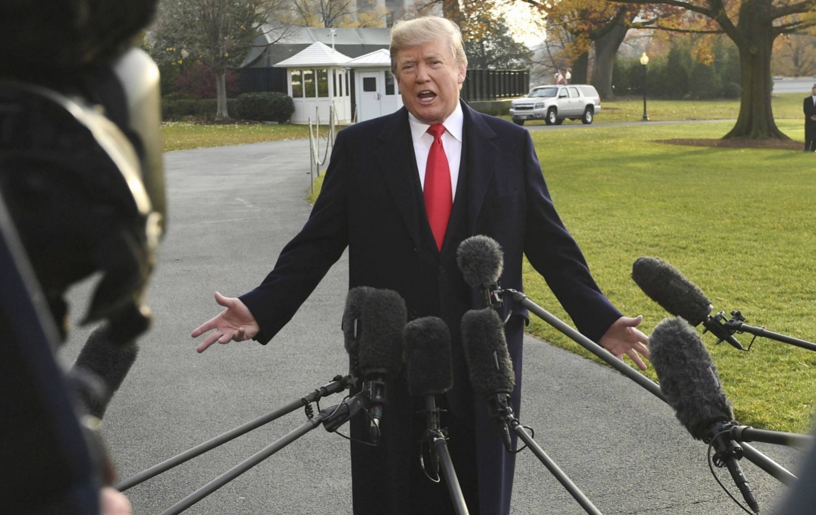 Trump niega haber trabajado para Rusia; ataca investigadores