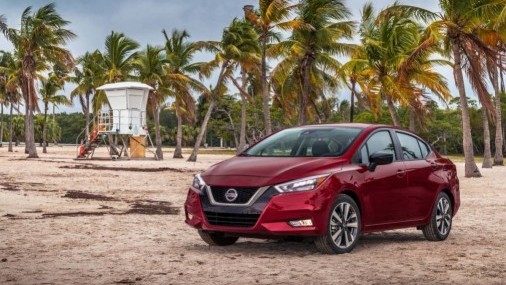 A toda música  Nissan presentó el Versa del 2020
