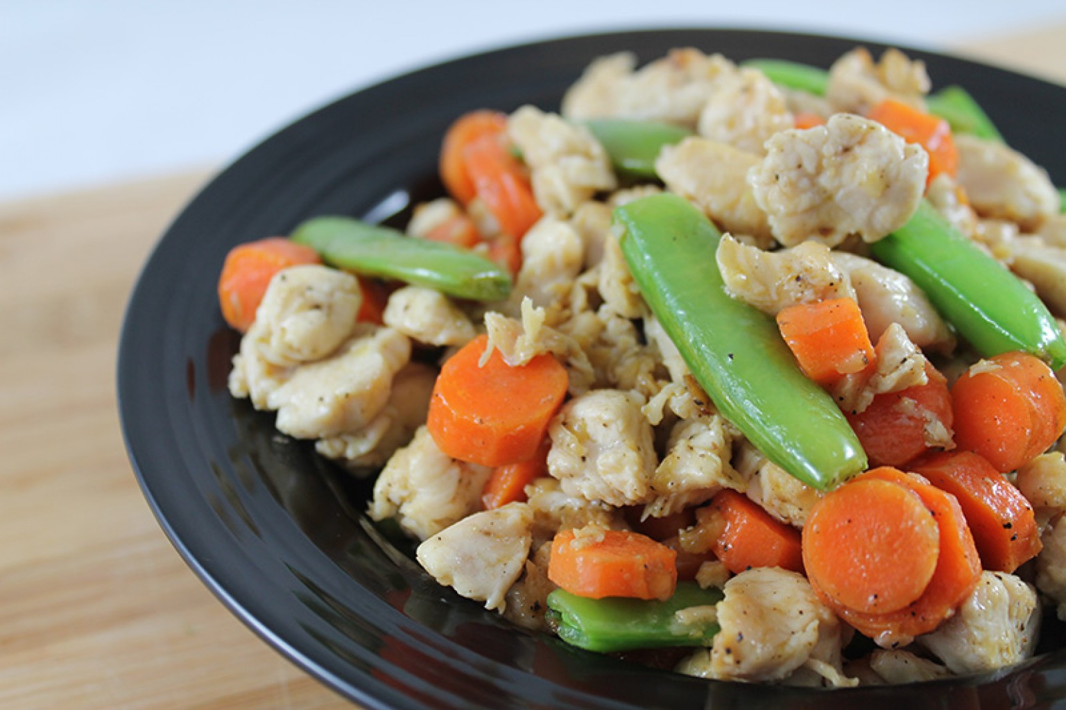 Estofado de pollo con guisantes