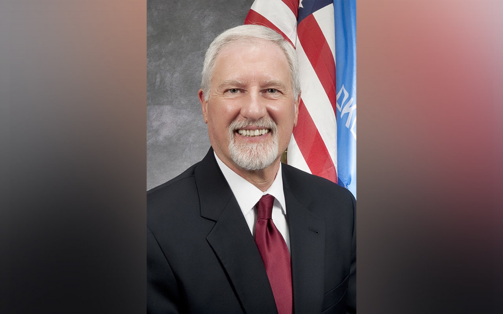 Ed Lake anuncia su salida de la Agencia después que gobernador nombrara nuevo director del DHS