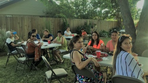 Grupo de Apoyo Celebra Quince Años          ofreciendo Salud.