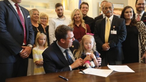 Gobernador firmó Proyecto de Ley de Protección de Donantes Vivientes