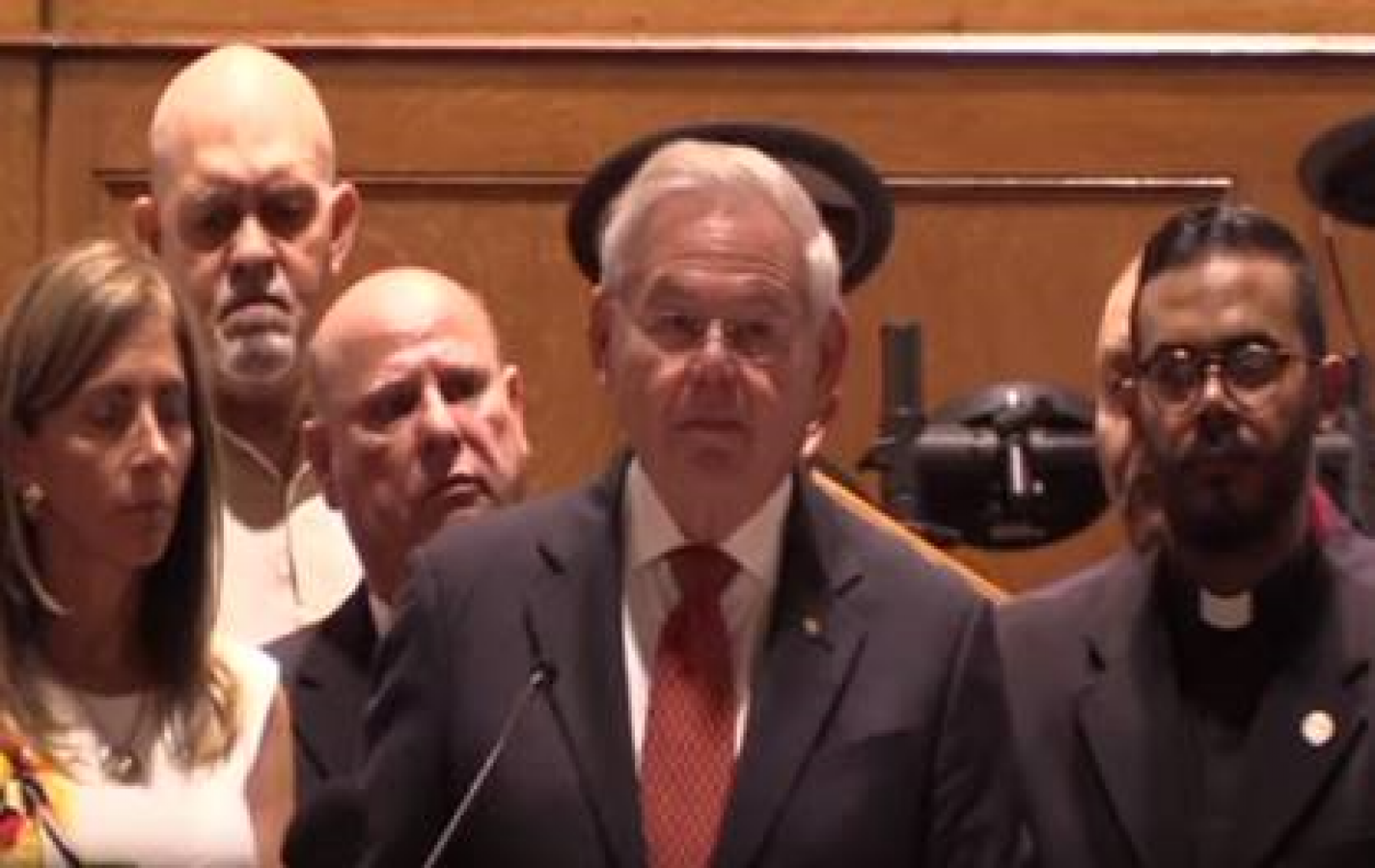 Líderes Rechazan Crímenes de Odio y Exigen Medidas de Control de Armas de Fuego