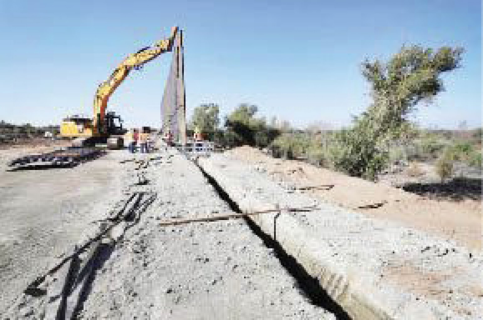 ¿450 millas de muro fronterizo para el próximo año? Comienza en Arizona