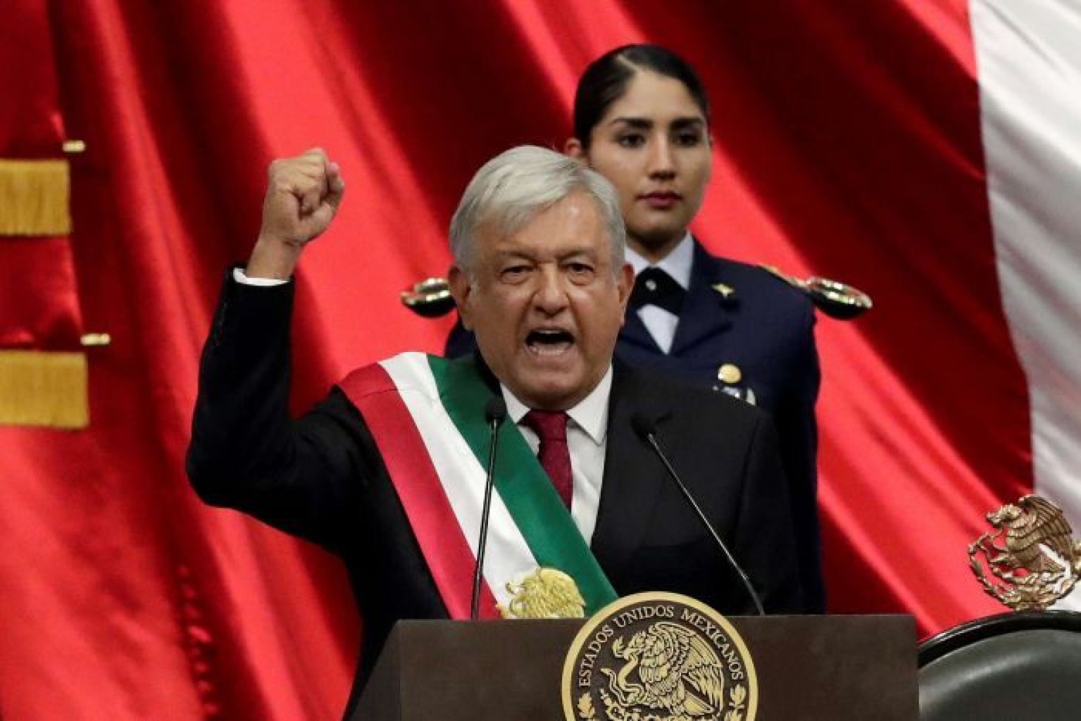 Presidente mexicano promete frenar la violencia y la Corrupción