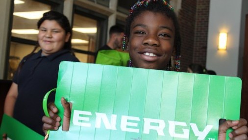 Jugadores de Energy FC Motivan a los jóvenes a Soñar en Grande