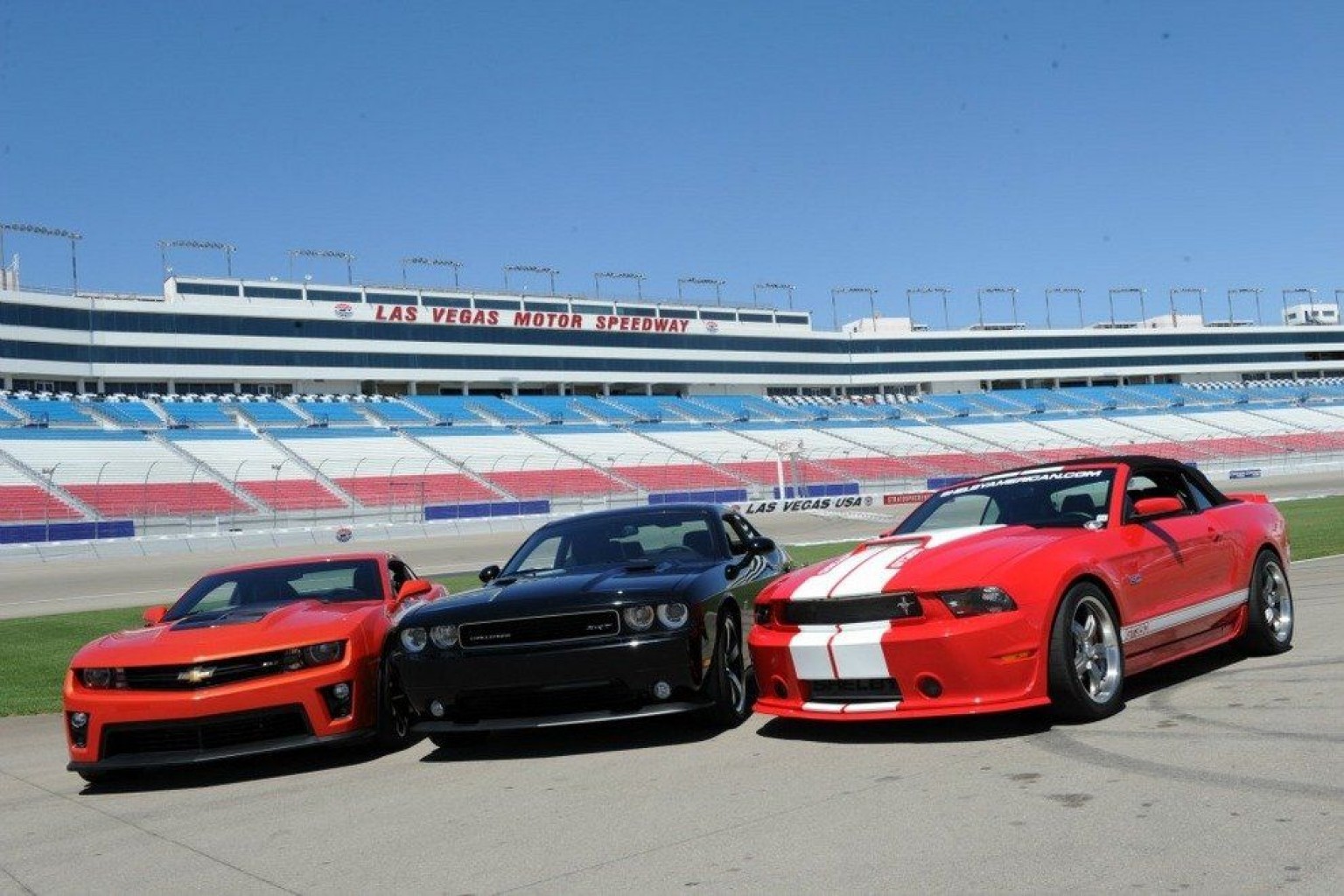 Porque el Ford Mustang y el Chevy Camaro están perdiendo la batalla