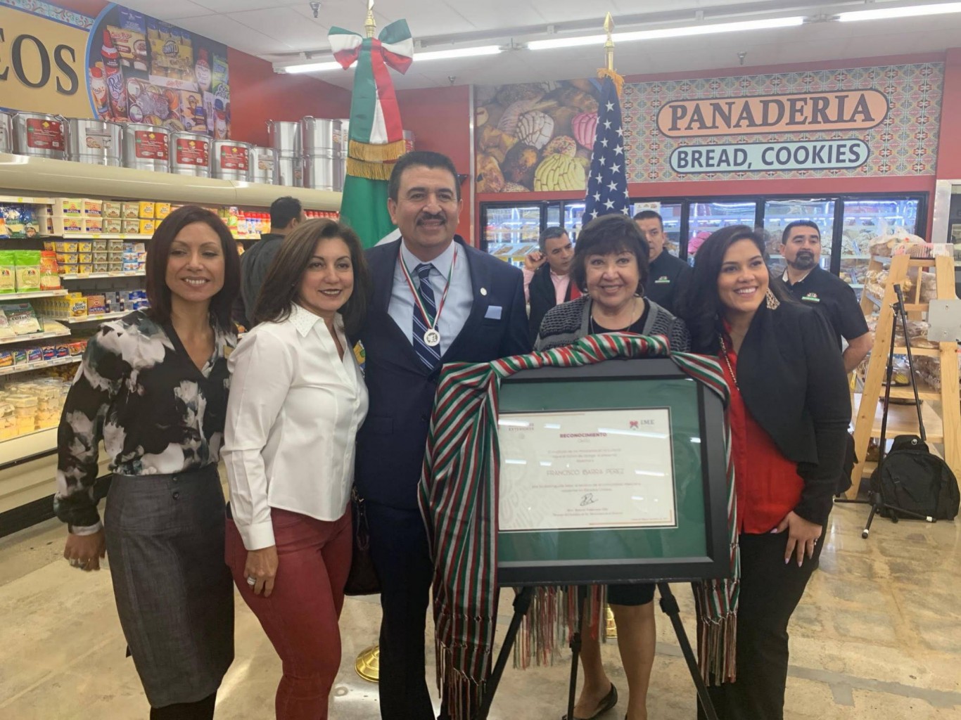 Gobierno de México otorgó Premio Ohtli al Sr. Francisco Ibarra