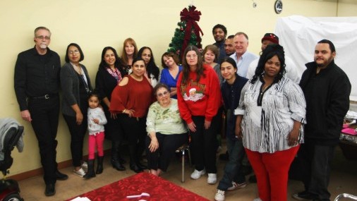 Agradeciendo bendiciones Thrifty’sThrift Store celebro Navidad 