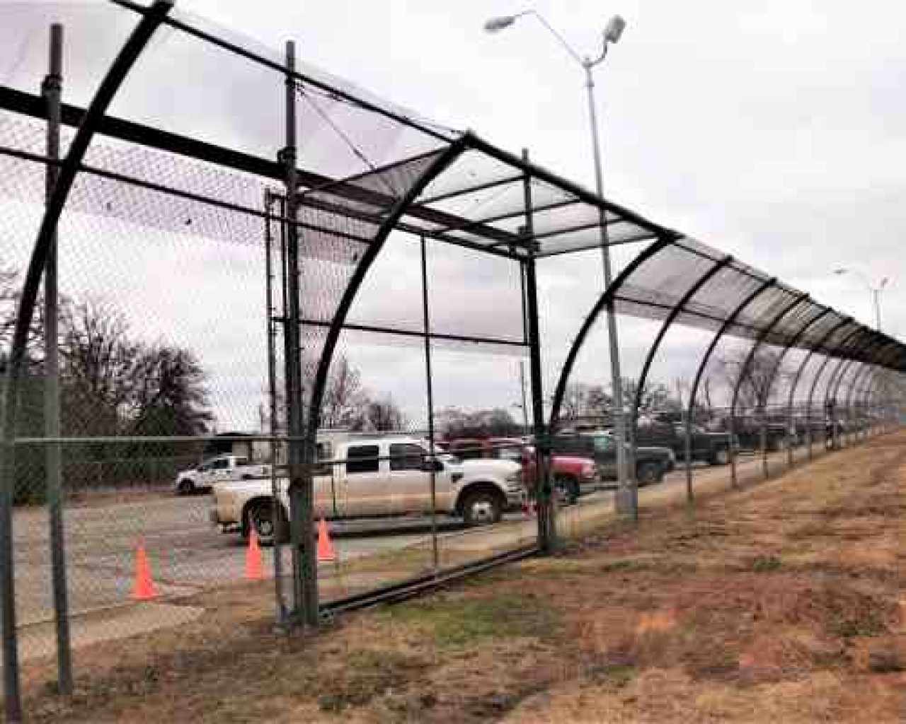 Mexicanos que huyen de la violencia acampan en la frontera
