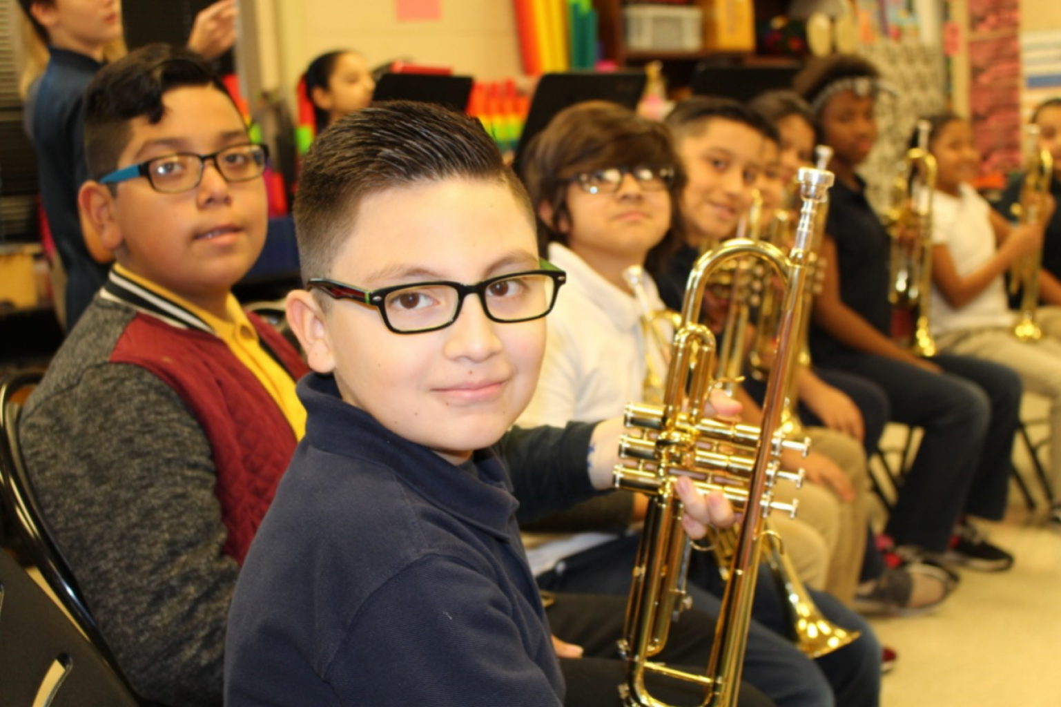APOYANDO LA ENSEÑANZA DEL ARTE Y MÚSICA EN LAS ESCUELAS