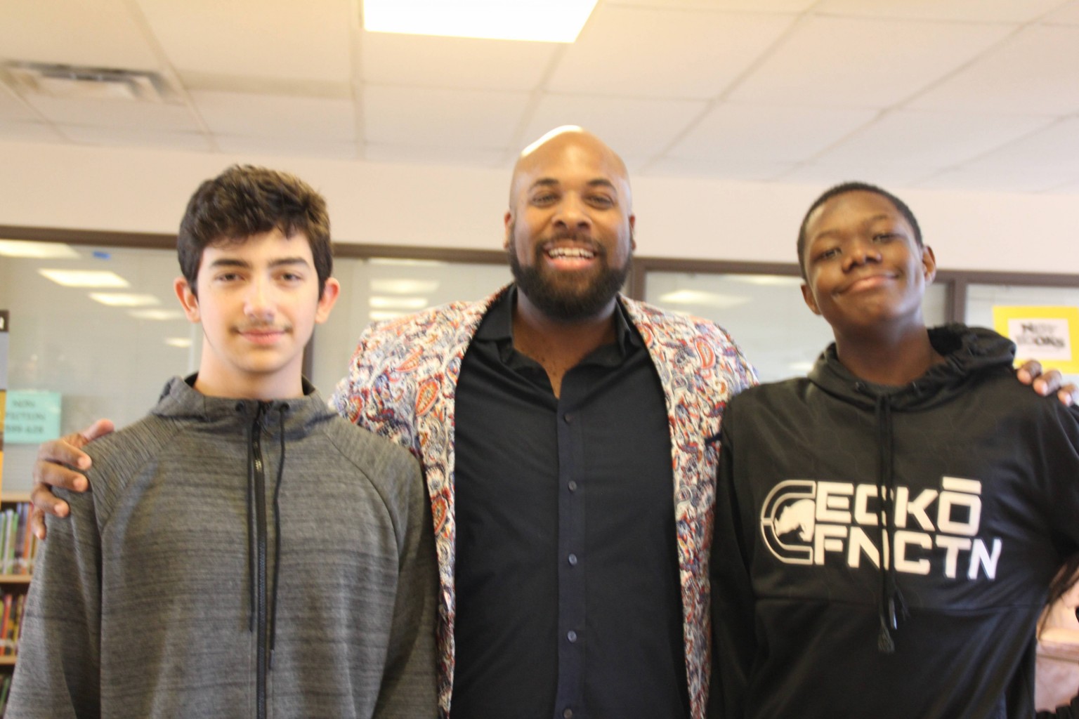 ESTUDIANTES RECONOCIDOS POR SU EXCELENTE LOGRO ACADÉMICO