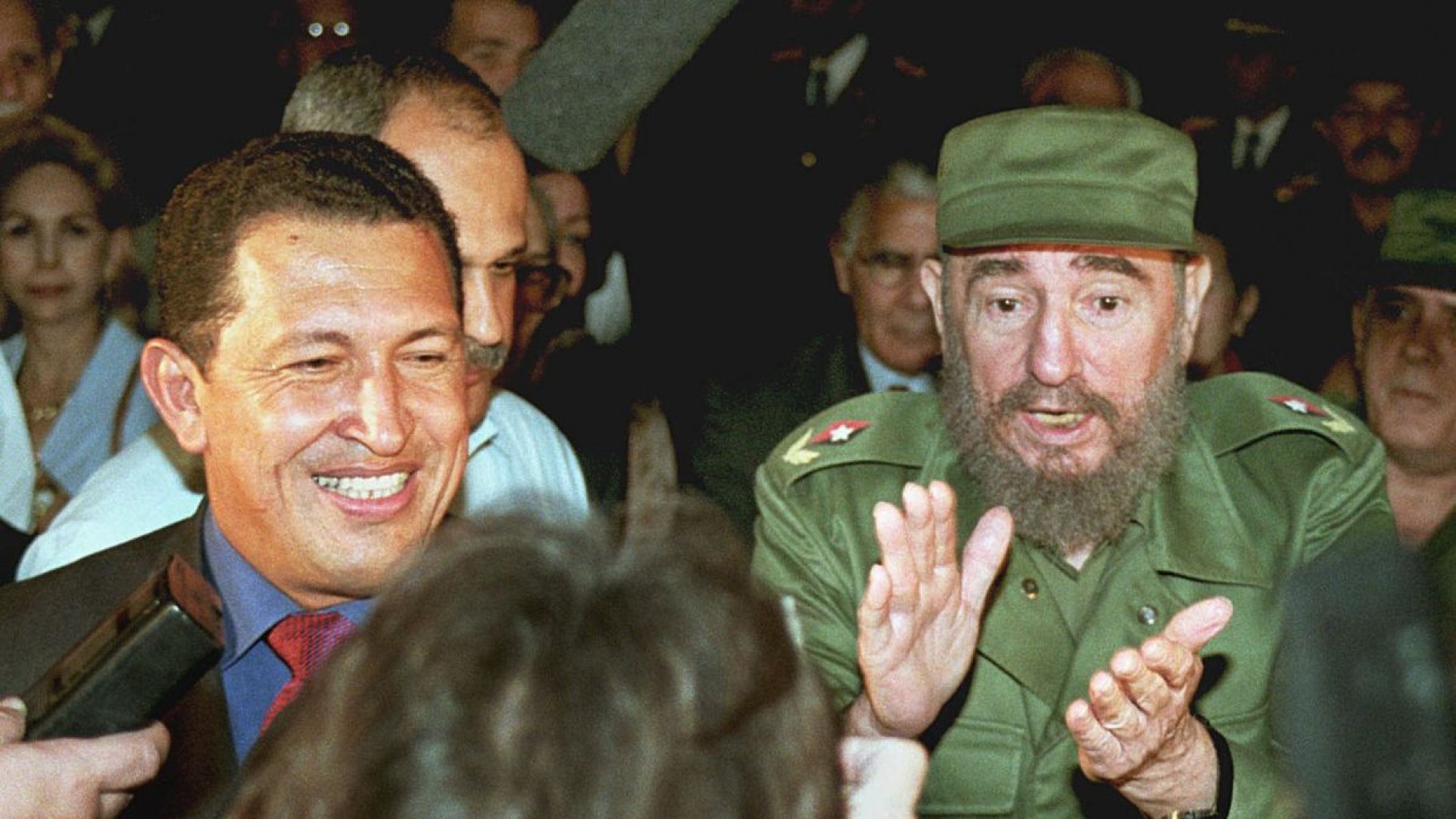 En busca de los latinos de Florida, los demócratas luchan contra la etiqueta socialista