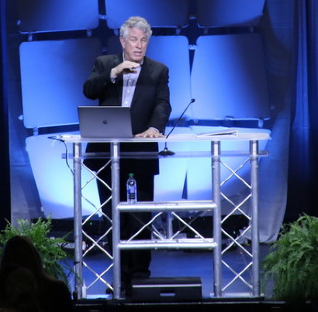 Miles de Educadores asisten a cumbre Puentes a la Esperanza