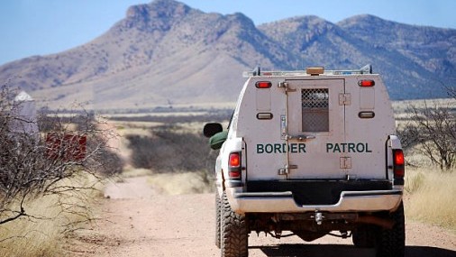 Las detenciones fronterizas caen 8 meses seguidos