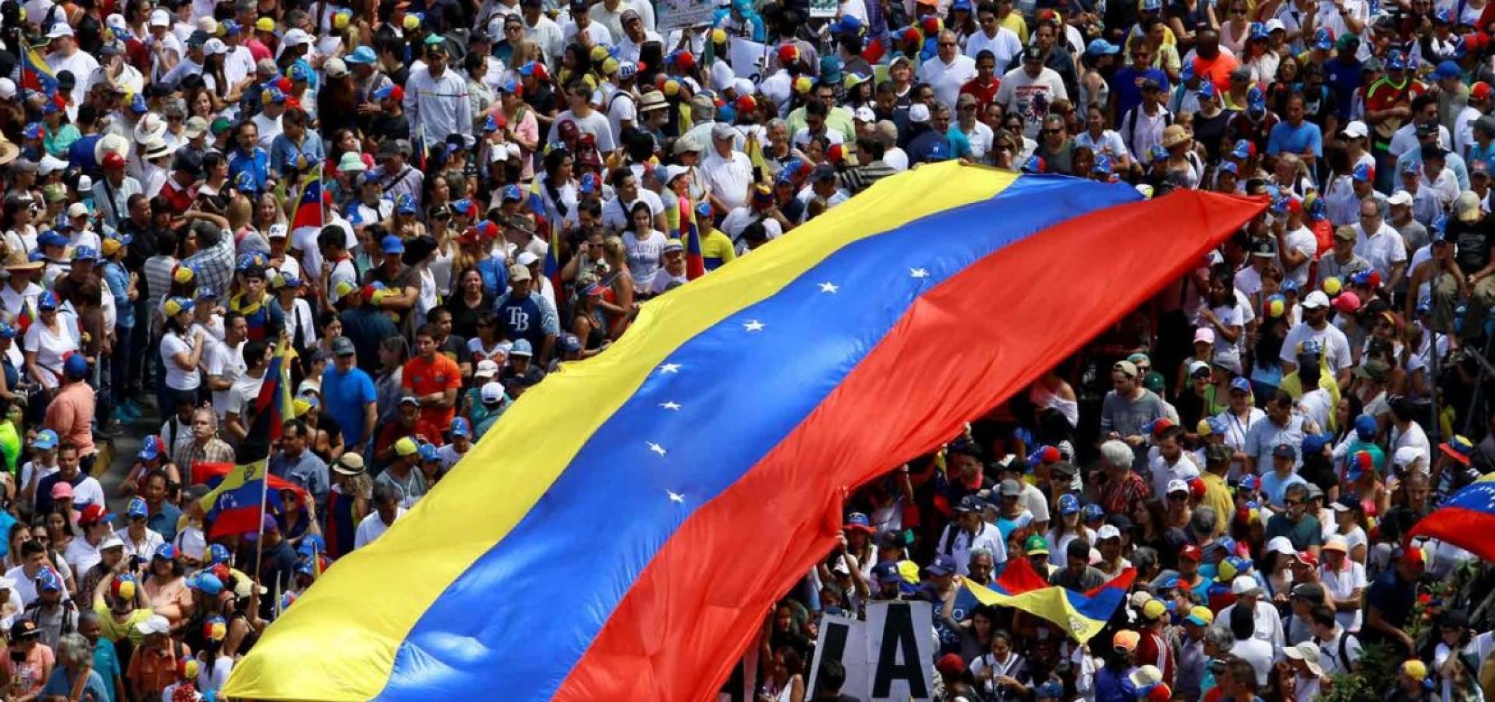 EEUU envía a adolescente  venezolana a esperar sola en México