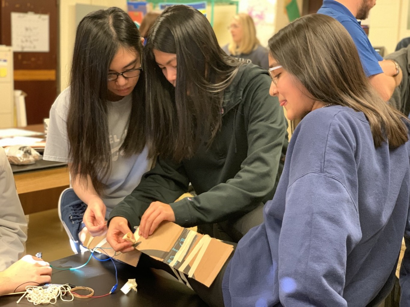 BOEING VISITA OKCPS EN “SEMANA  NACIONAL DE INGENIEROS”