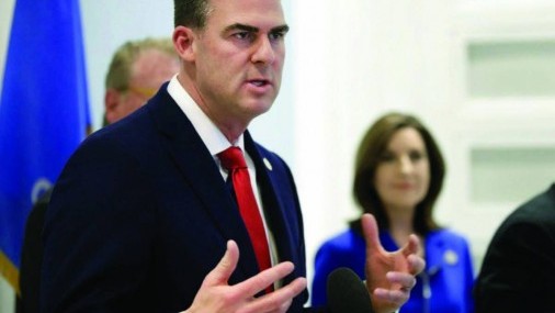 Gobernador de Oklahoma ordena más restricciones y cierres