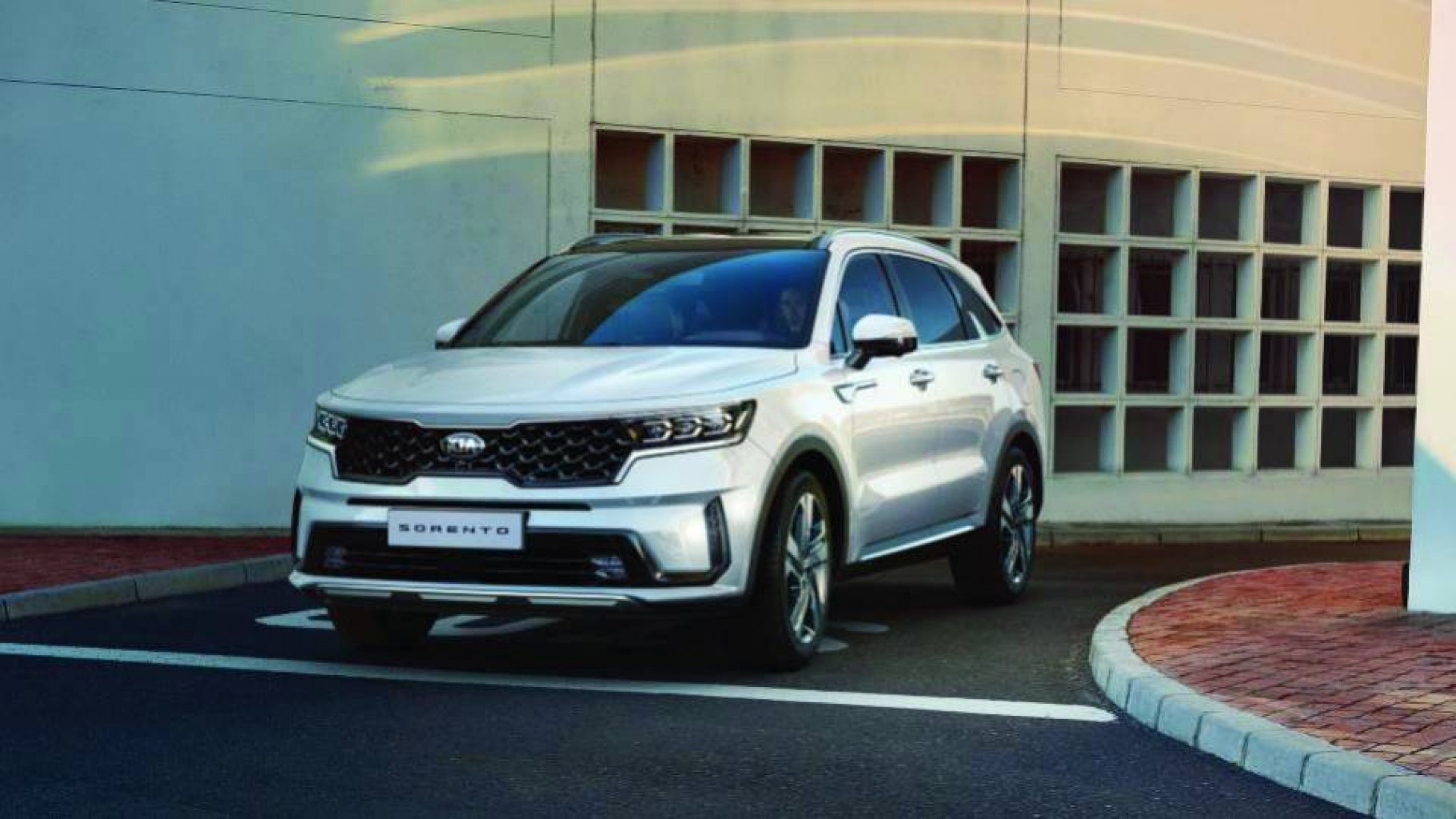 Kia mostró la primera imagen del nuevo Sorento