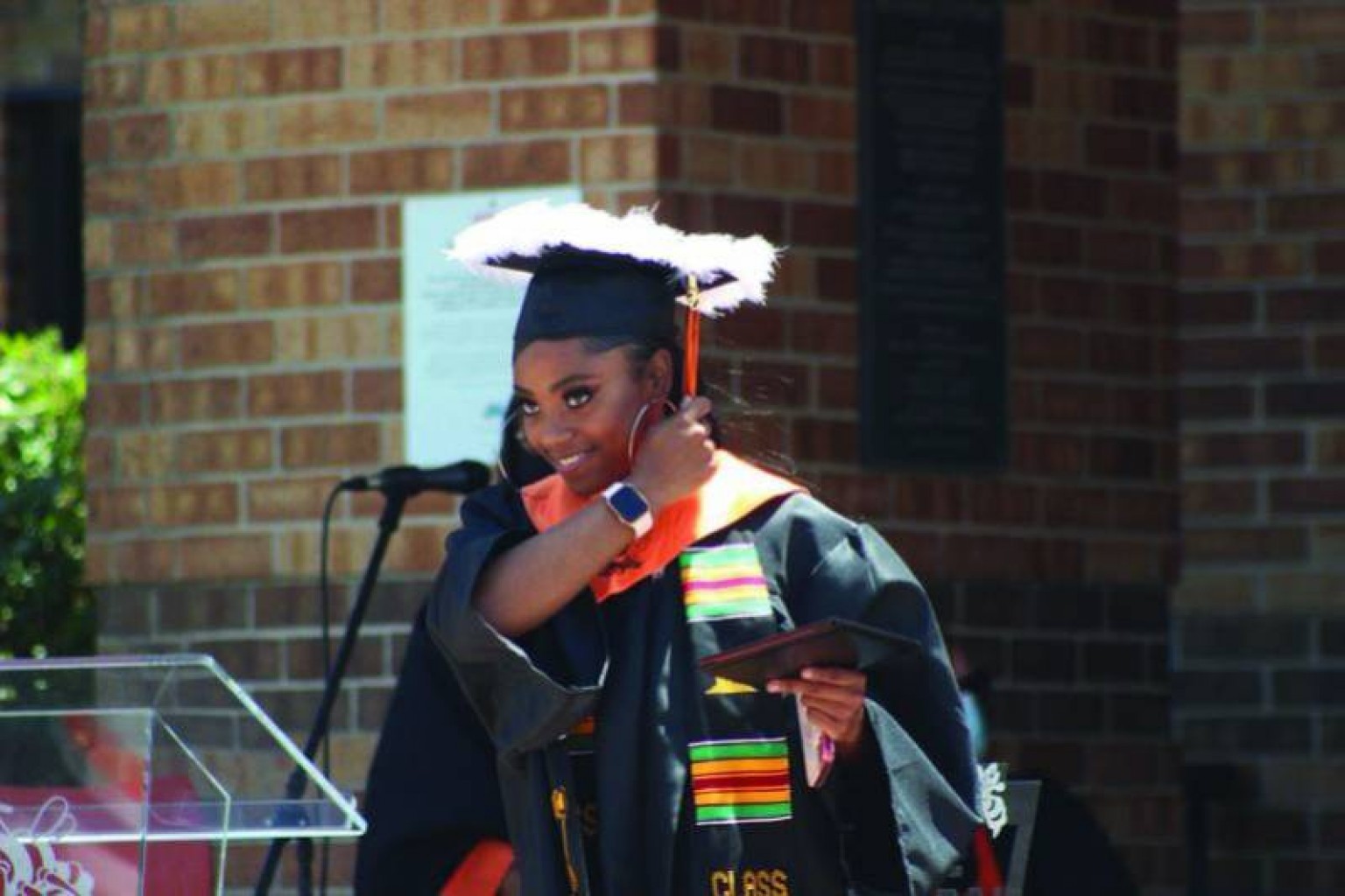 Setenta y seis graduados Obtuvieron con éxito el Sello de Bilingüismo 