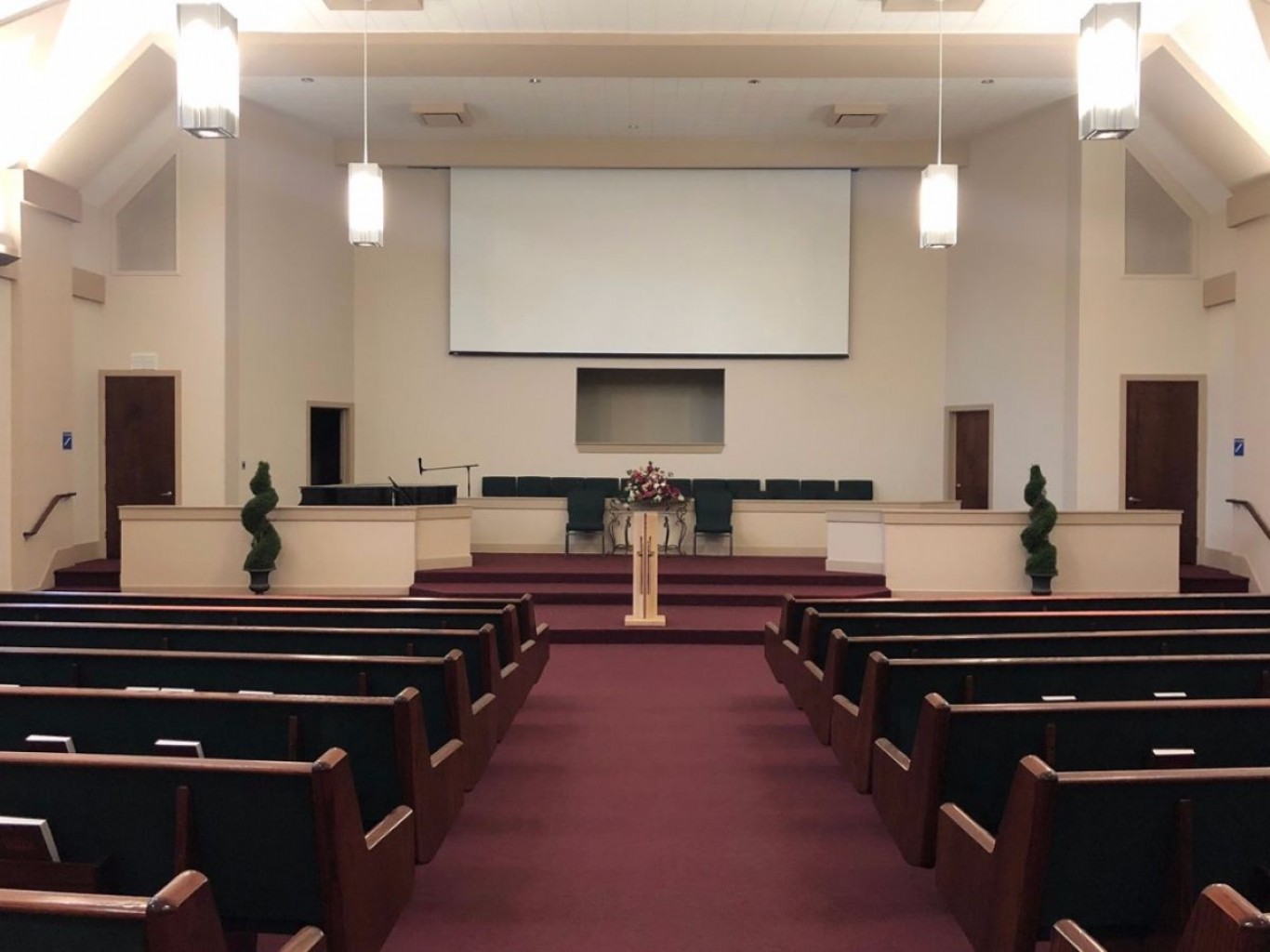 100 MUERTES POR COVID-19: Dos iglesias hispanas y  demasiadas lágrimas100 MUERTES POR COVID-19: Dos iglesias hispanas y  demasiadas lágrimas