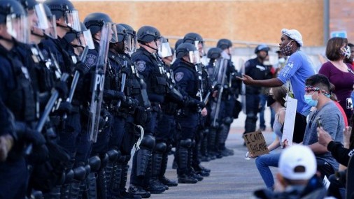 MARTIN LUTHER KING III Y SU HIJA REACCIONAN SOBRE LAS PROTESTAS A TRAVÉS DE LA NACIÓN