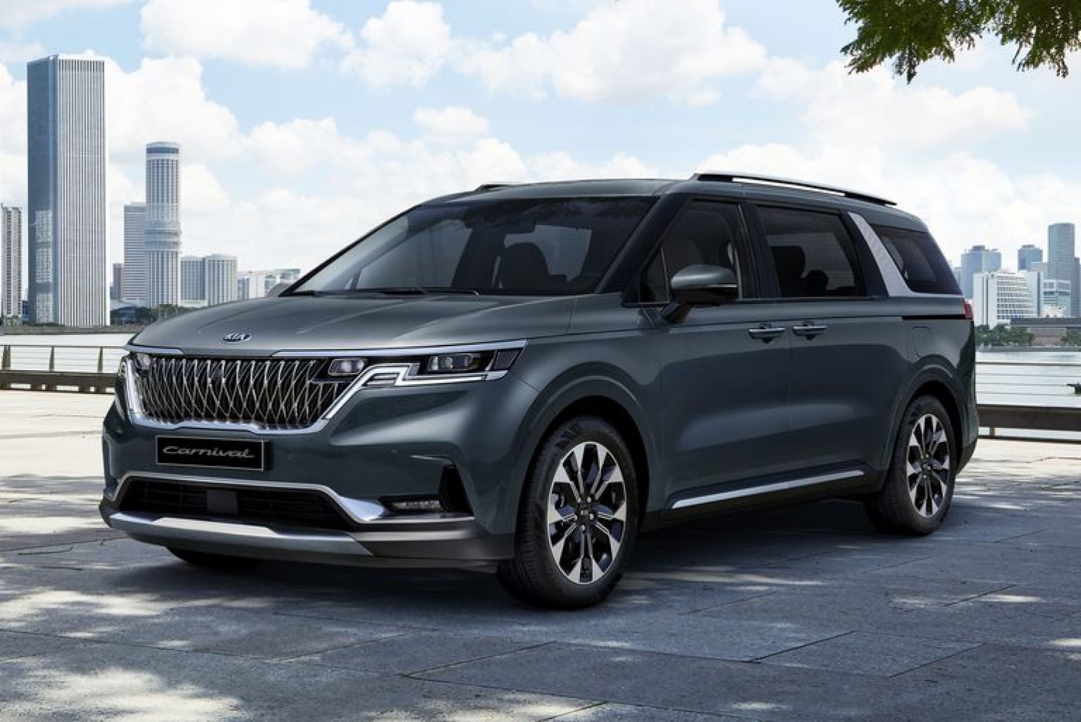 El nuevo Kia Sedona del 2022 se está dejando ver y se ve bien