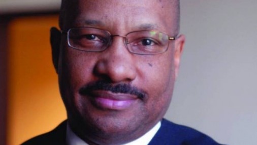 Juez detiene la regla de inmigración sobre beneficios públicos, cita virus