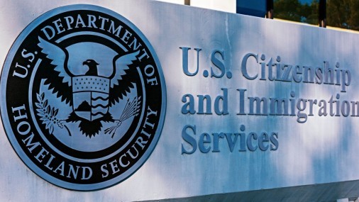 Actualizaciones al Manual de Políticas de USCIS Da amplia discreción para emitir más denegaciones