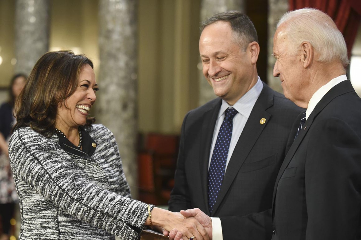 Harris aporta dólares, entusiasmo y algo más a la campaña de Biden