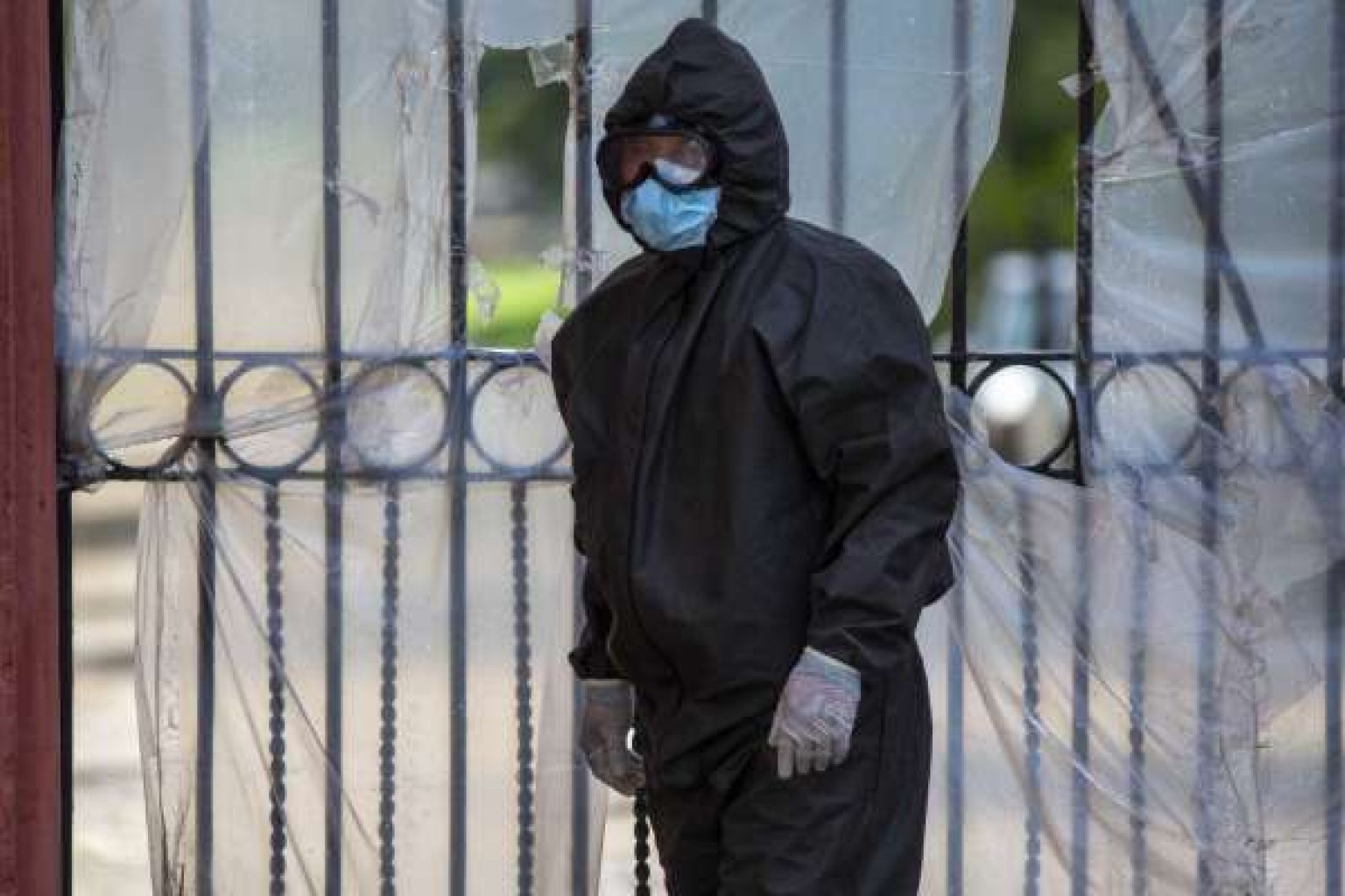 Guatemala sepulta docenas de muertos por COVID-19 sin identificar