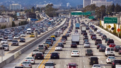 Cuál es el promedio de edad de los automóviles en las carreteras de los Estados Unidos