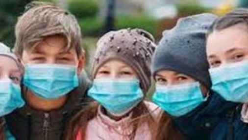 Cómo enseñarle a su hijo a usar una máscara