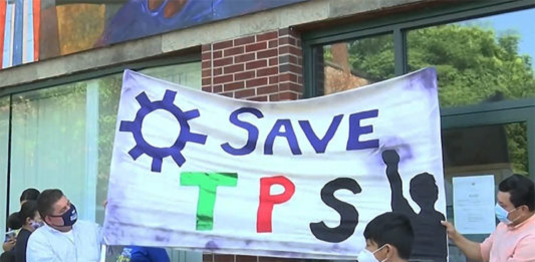 Servicio de Inmigración anuncio Nueva Restricción …y cierra el camino a la residencia permanente a amparados de TPS