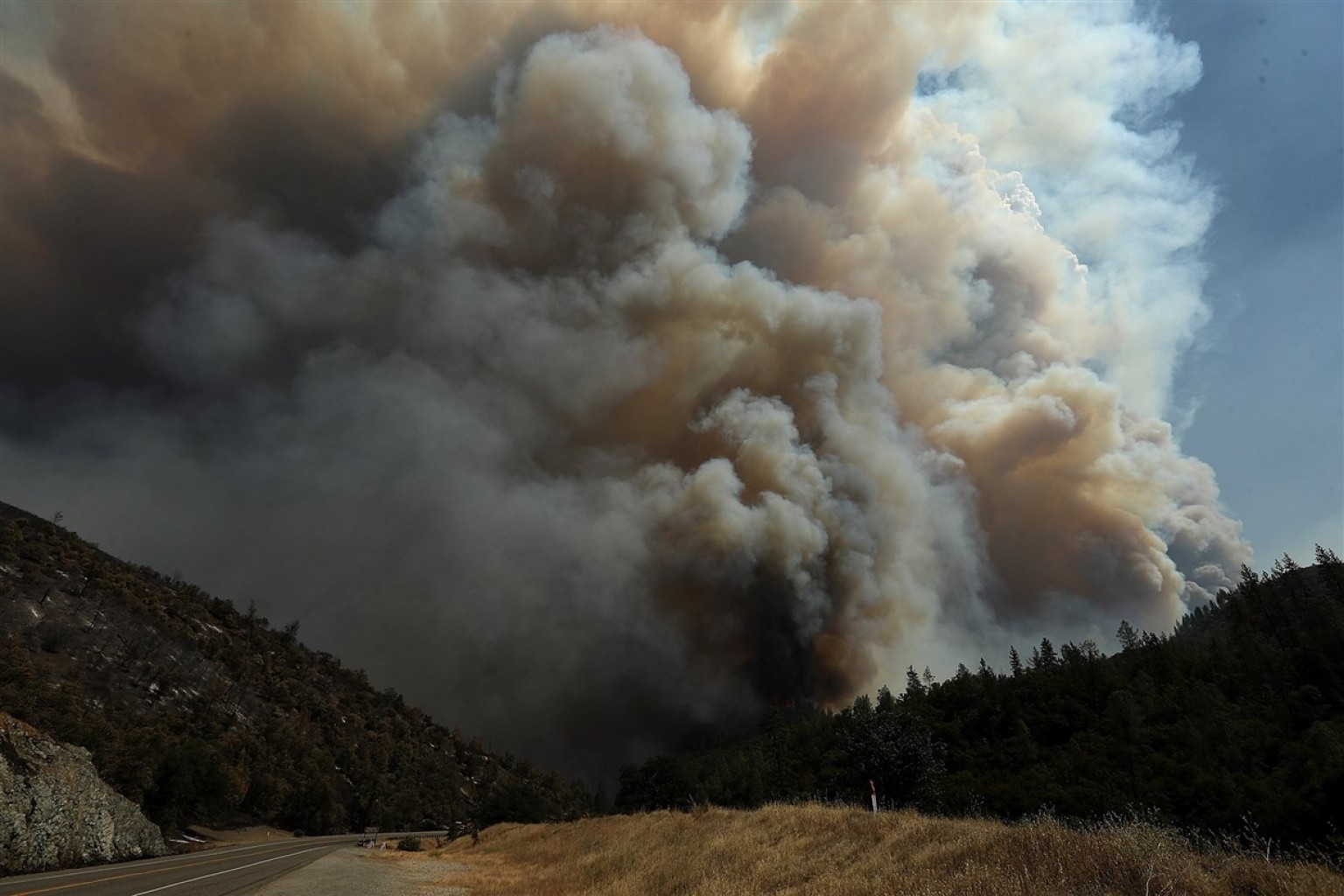 Mantenerse a salvo durante un evento histórico de incendios forestales y una pandemia en curso