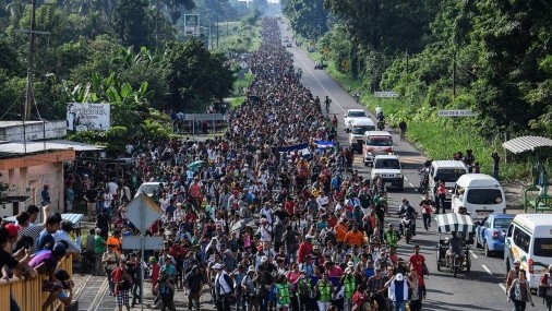 La administración Trump recurre a la inmigración a medida que se acerca la votación