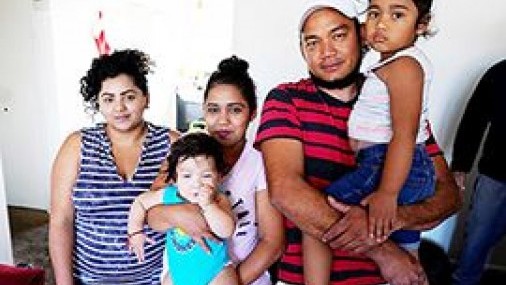 Centroamericanos que llegaron en masa, hoy en el limbo