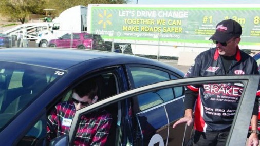 Importantes Consejos en la Semana de la Seguridad del Conductor Adolescente