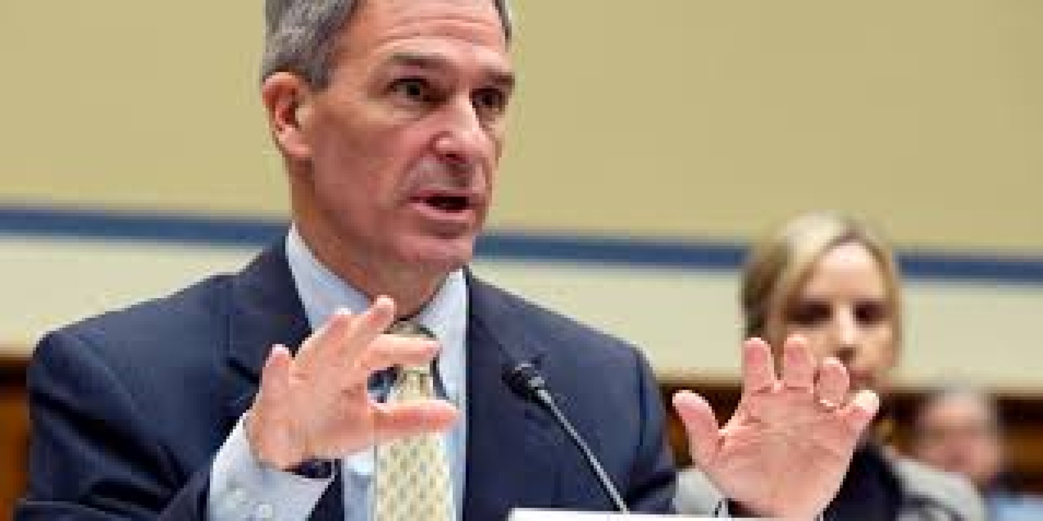 Enorme reestructuración de agencia de inmigración