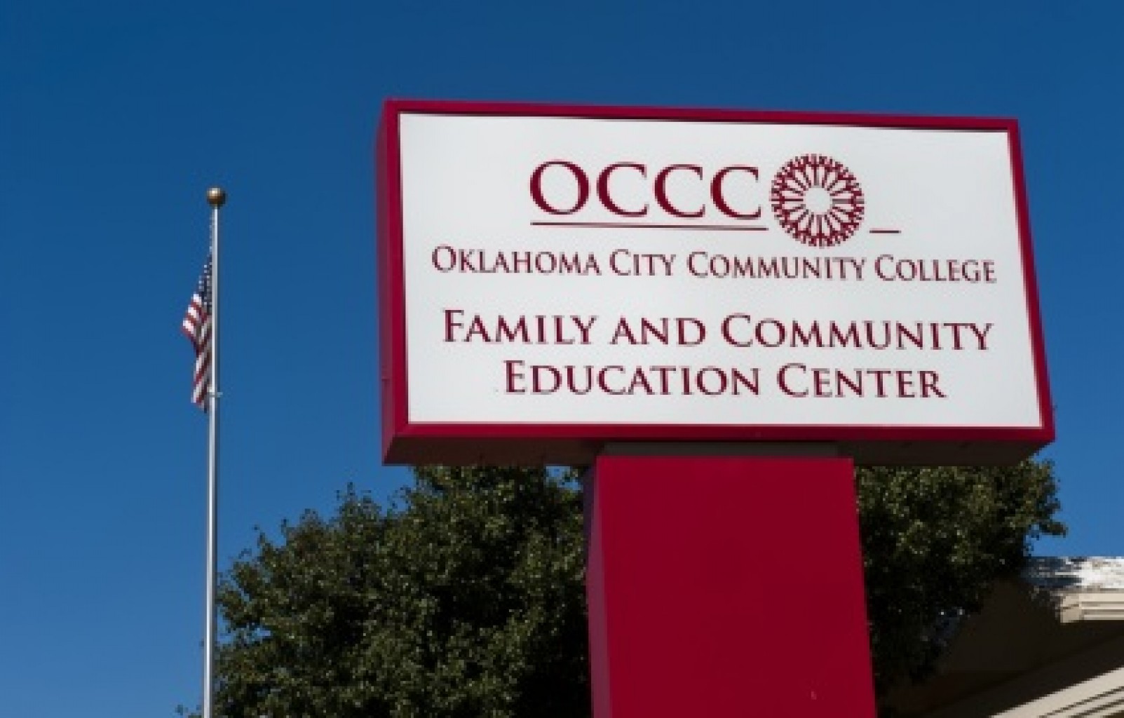 OCCC BOARD OF REGENTS & TRUSTEES ACEPTA LA JUBILACIÓN TEMPRANA DEL PRESIDENTE