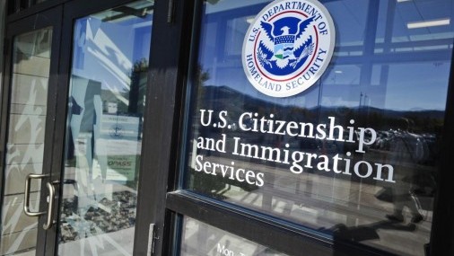 USCIS Cancelará Dos Programas de Permisos de Permanencia Temporal por Categorías