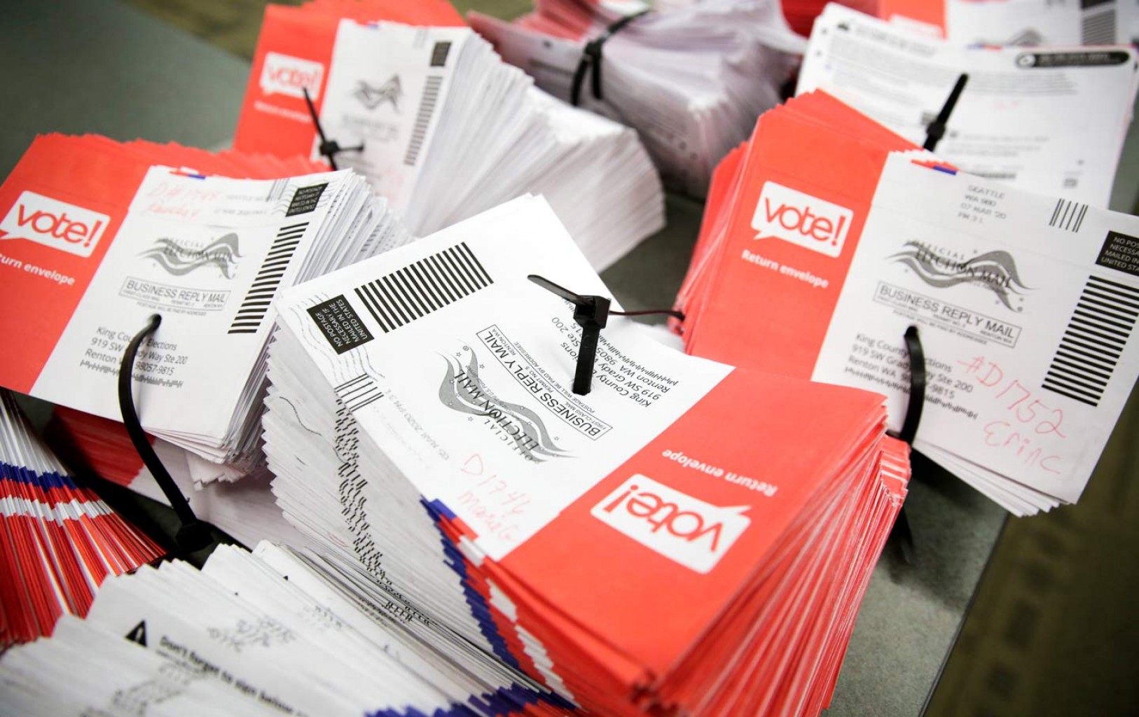 Cortes atravez del país rechazan denuncias de fraude electoral